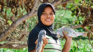 fisher holding catch